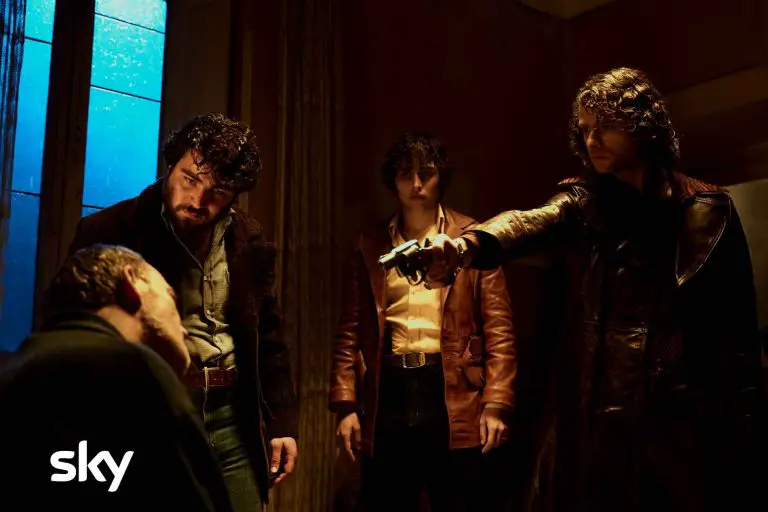 Gomorra - Le origini (2025) - Episodio 1x01 - Credi. Marco Ghidelli - Sky