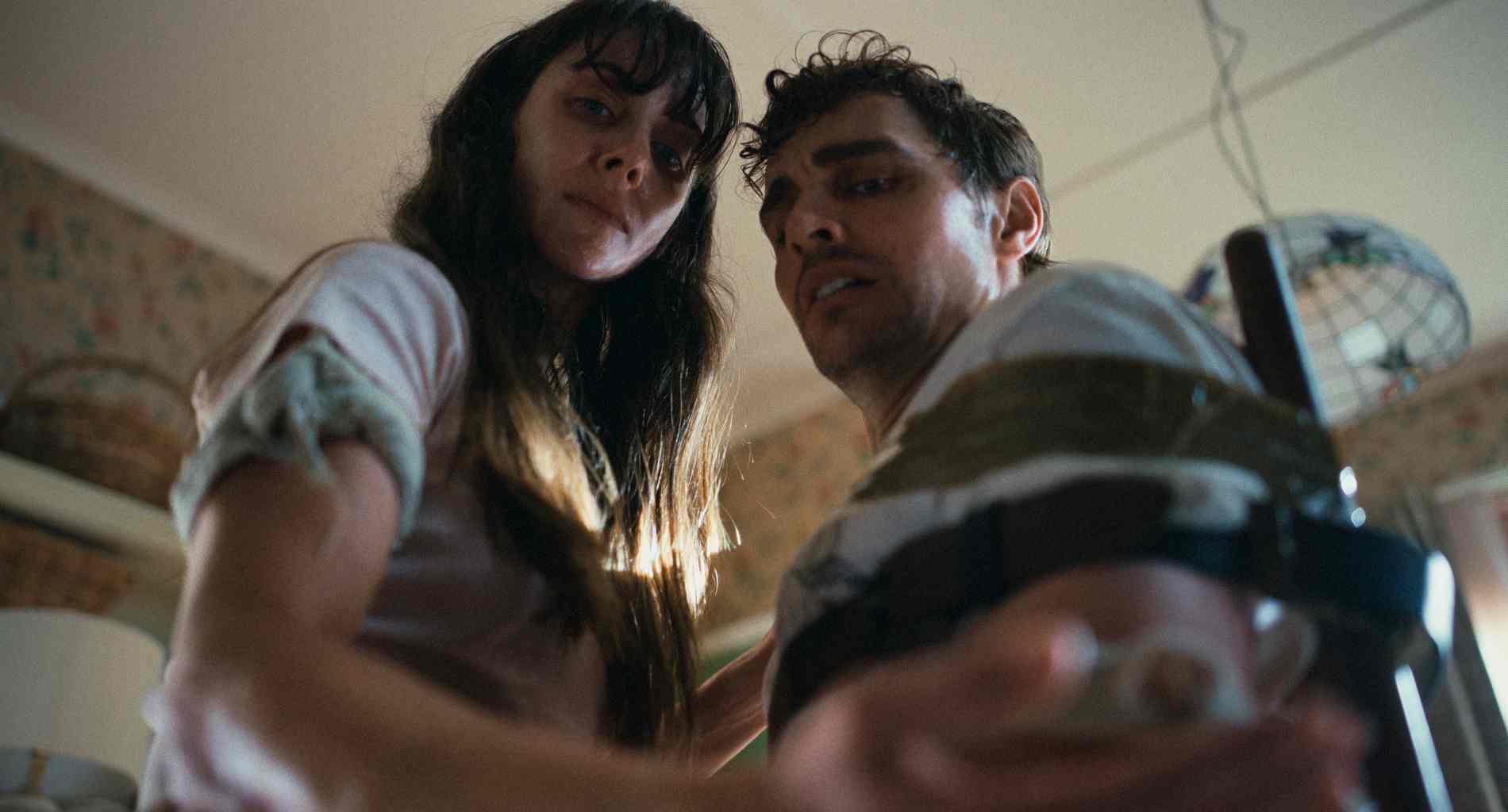 TOGETHER (2025) - Courtesy of NEON. Credit to Germain McMicking - Immagine ricevuta per uso editoriale da I wonder Pictures