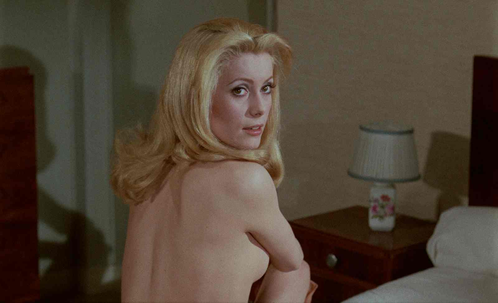 Bella di giorno (1968) - Immagine scaricata a uso editoriale da Carlotta Filme Le Cinéma - Credit. Carlotta Filme Le Cinéma