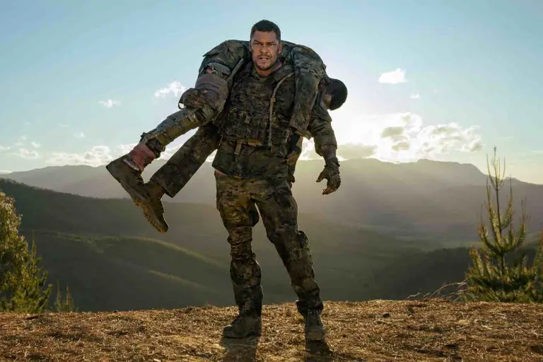 War Machine. (L-R) Alan Ritchson as 81 and Stephan James as 7 in War Machine. Cr. Ben King/Netflix © 2026.